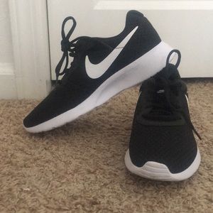 Nike Tanjun Sneaker